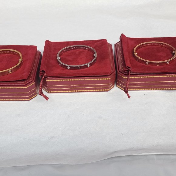 Bracelets - Picture 9 of 10